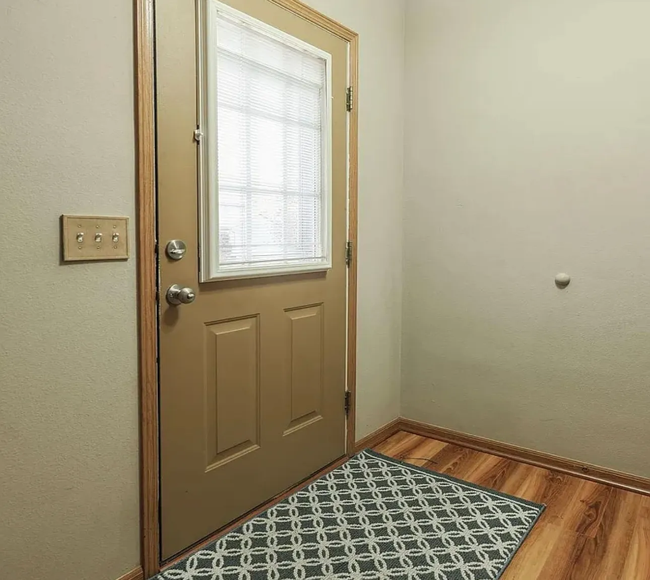 3 bed, 1479 sqft, $2,150 — Photo 2