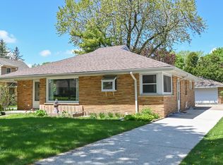 10108 W Sunset Ave, Wauwatosa, WI 53222