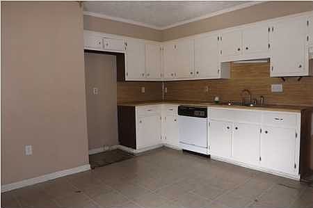 3rd image of 5769 Hyde Park Dr