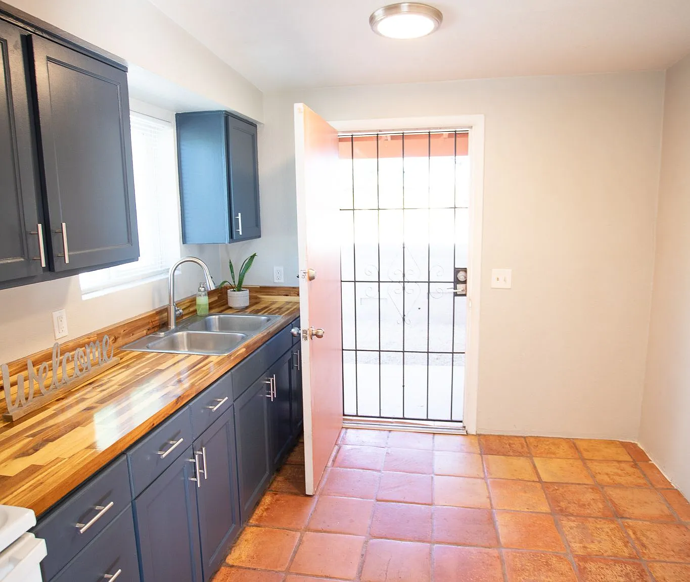 2 bed, 1.0 bath, 587 sqft, $1,350 — Photo 3