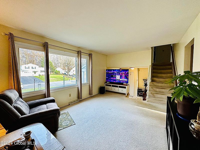 2nd image of 3 Devonshire Drive