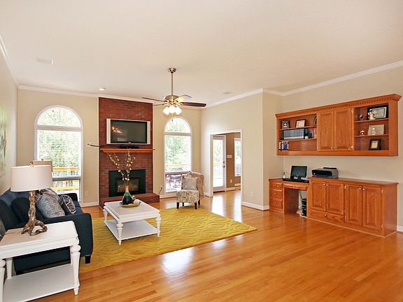 2nd image of 236 Thistle Ln