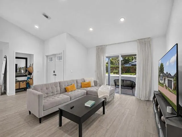 16709 SW 5th Ct — Photo 4