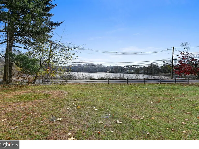 181 Cranbury Rd — Photo 23