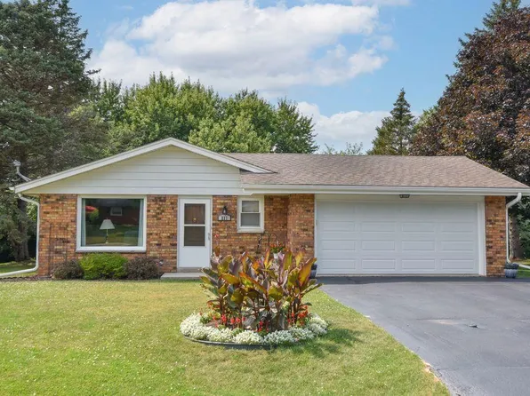 211 Oakview DRIVE, Slinger, WI 53086