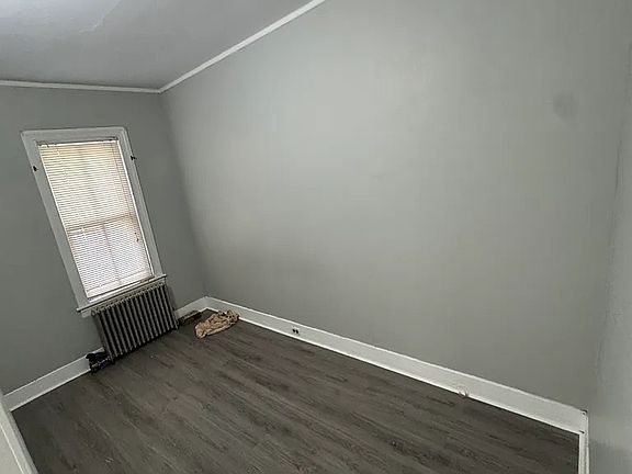 5th image of 611 W Locust St