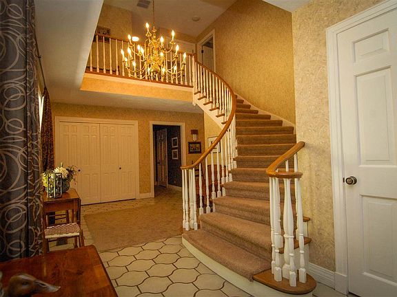 2nd image of 104 Hendron Hills Dr