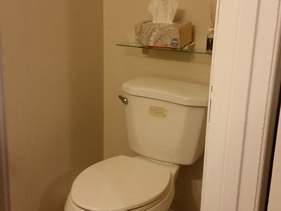 3rd image of 121 Colony Cir