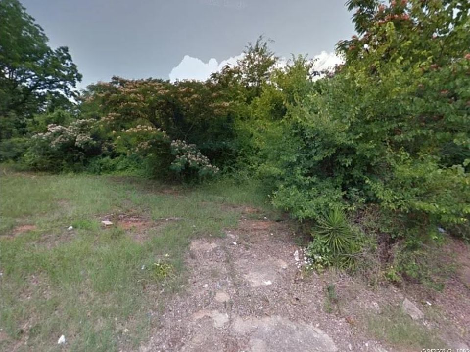 1st image of 618 SE Secession Ave