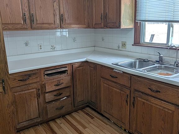 2nd image of 42 Putnam Dr