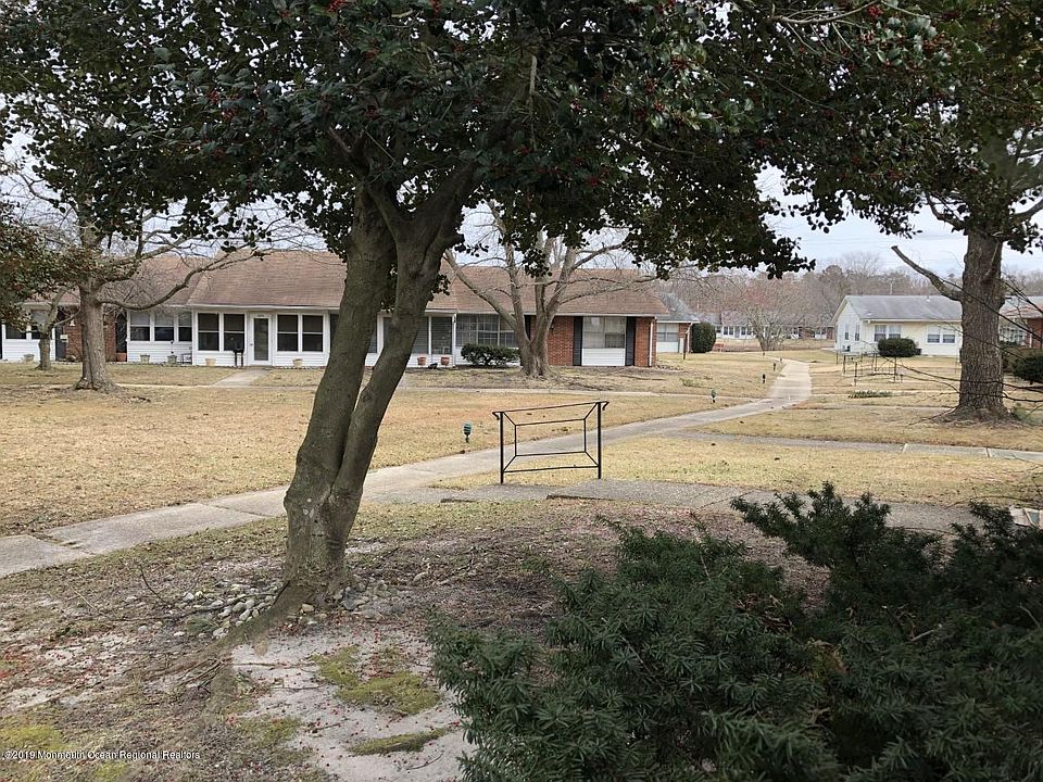 1st image of 367 Chesterfield Ct #B