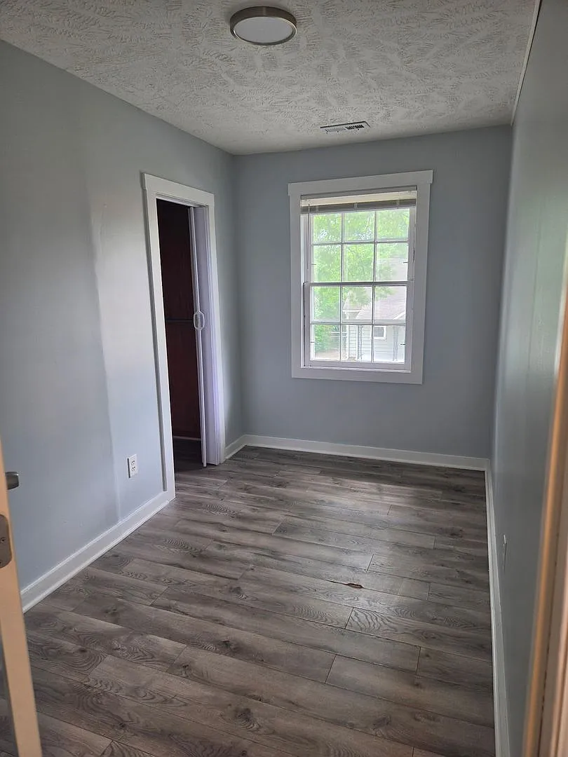 909 Bryan Street - Move In Special — Photo 4