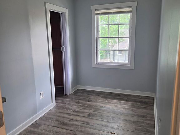 3rd image of 909 Bryan St