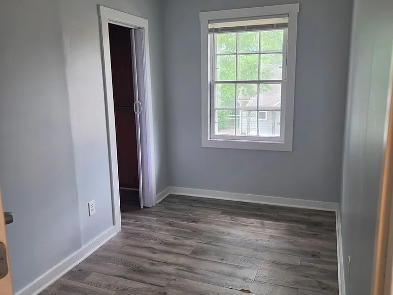 909 Bryan St — Photo 2