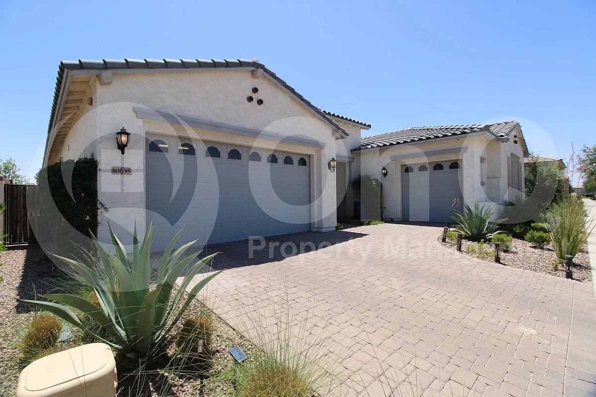 3 bed, 3.5 bath, 3383 sqft, $3,499 — Photo 1
