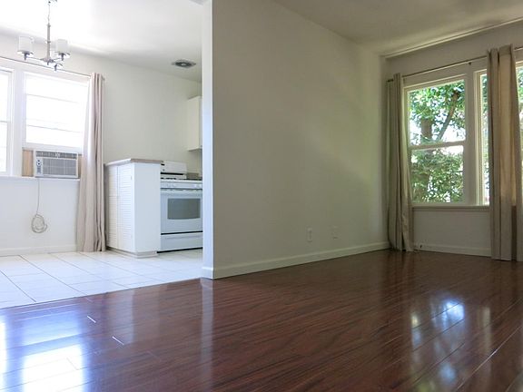 2nd image of 1418 Maple St APT C