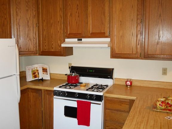 3rd image of 109 Molesey Hurst