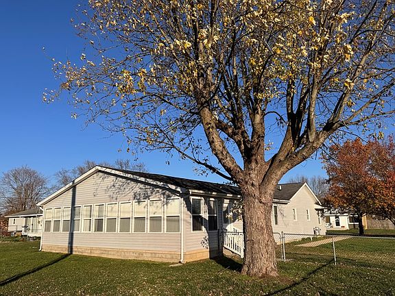 4th image of 355 Sunset Dr