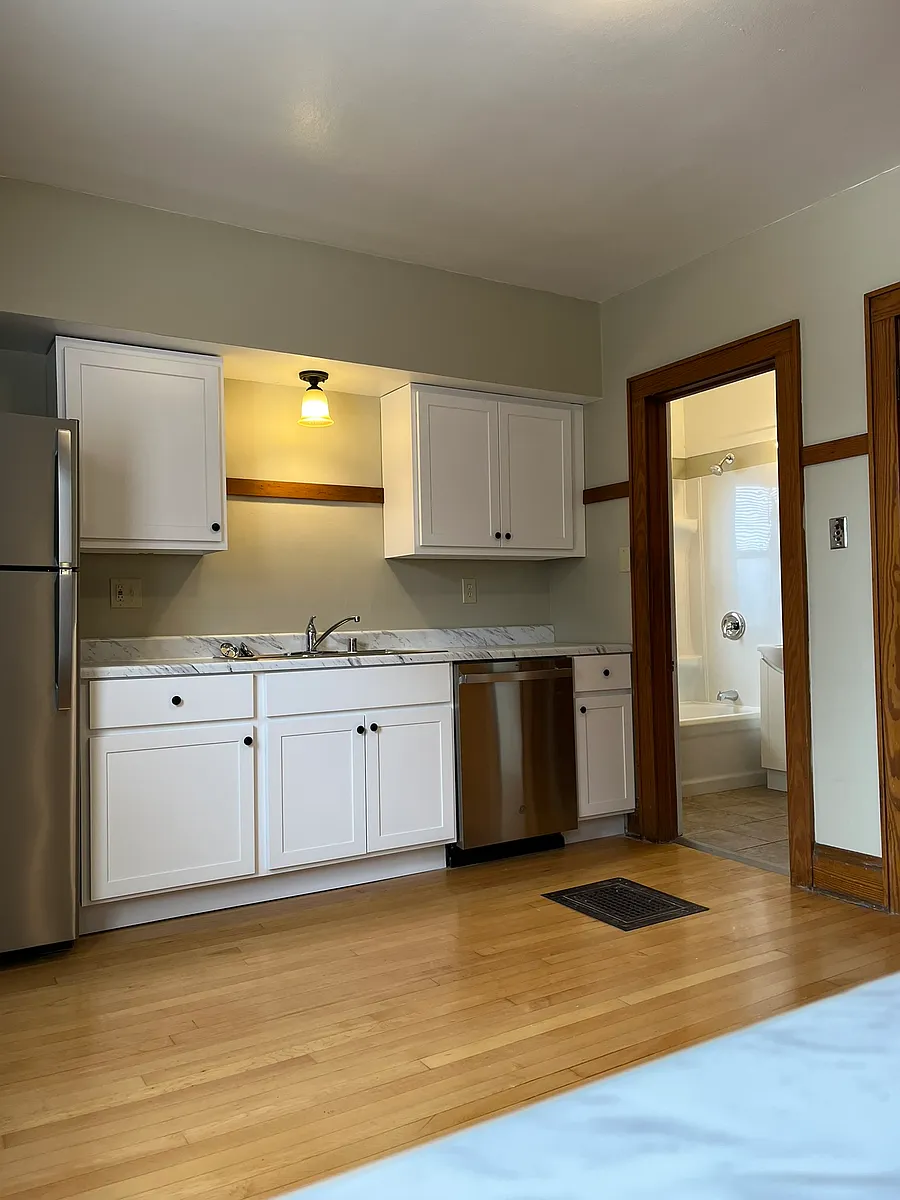 Building Photo - 553 E Dover St #1