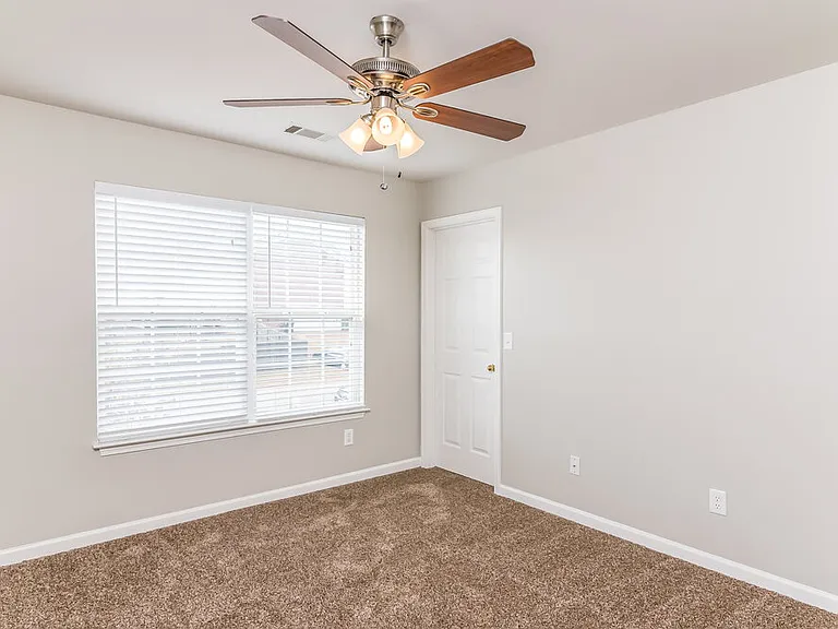 209 Briarcotes Cir — Photo 12