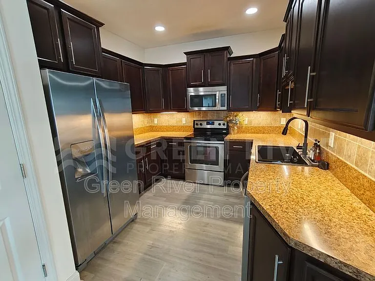 3107 Zeyno Dr — Photo 8