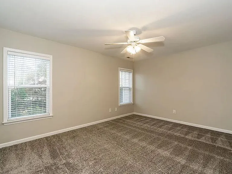 546 Elm Ave — Photo 15