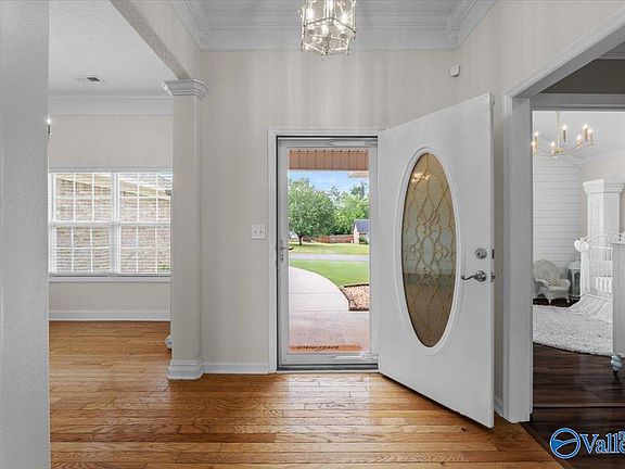 5th image of 305 Antler Point Dr