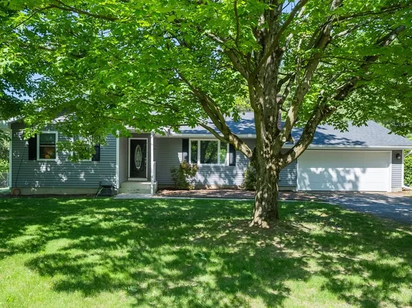 44 Line St, Southampton, MA 01073