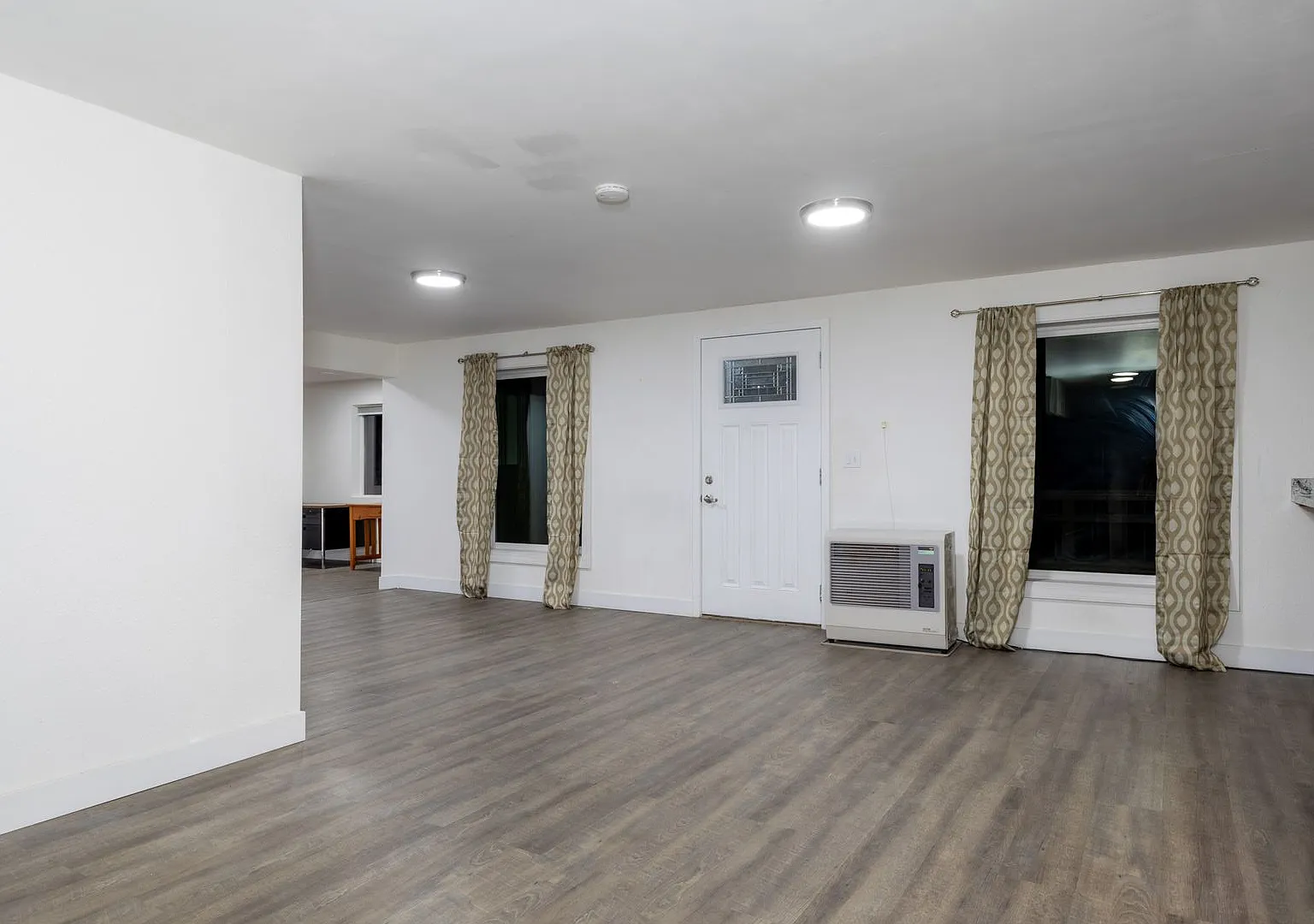 Beautiful 2 Bedroom, 1 Bath, 3 Car Garage Home with 5 Acres off CHSPR — Photo 4