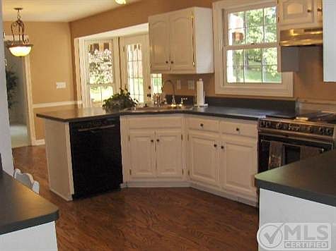 3rd image of 1107 Gleaves Glen Dr