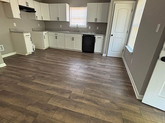 3rd image of 785 Marianna St
