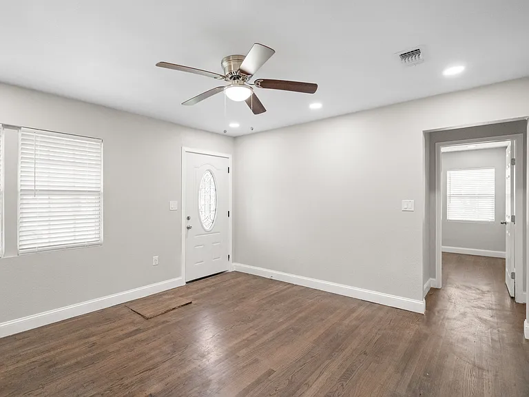 10403 Sandra Lynn Dr — Photo 5