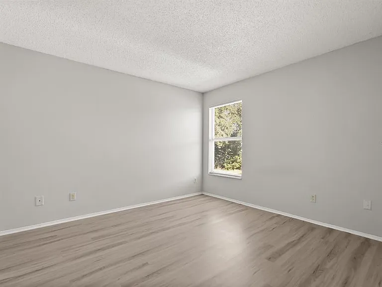 2612 Brookshire Ct — Photo 18
