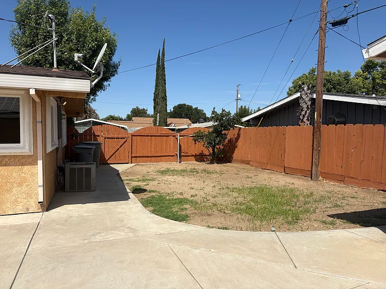 1610 Shirley St — Photo 12