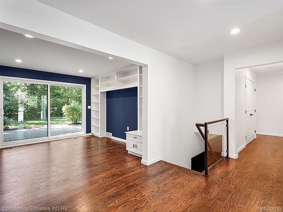 5th image of 1257 Charrington Rd