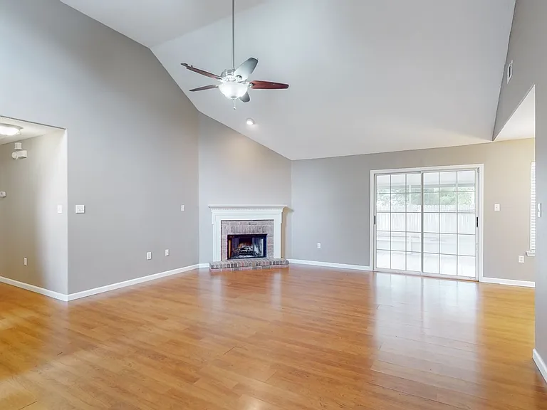 145 Hope Creek Dr — Photo 4