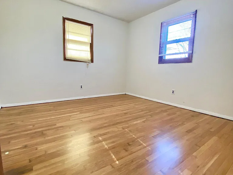 617 Lacasa Dr — Photo 2