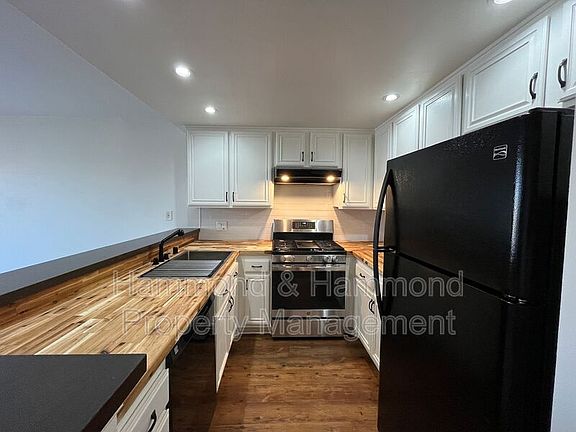 3rd image of 6825 Alabama Ave Unit 310