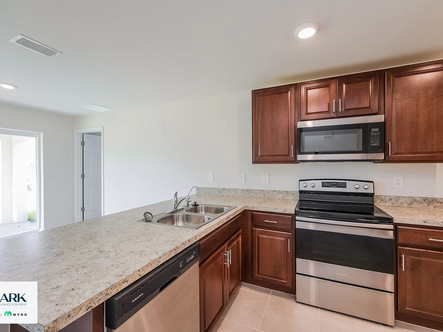3 bed, 2.0 bath, 1389 sqft, $1,765 — Photo 4