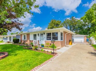 45 E Normandy Dr, Addison, IL 60101