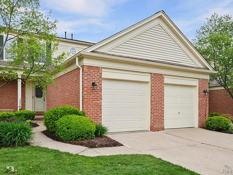 1652 Bennington Ct — Photo 2