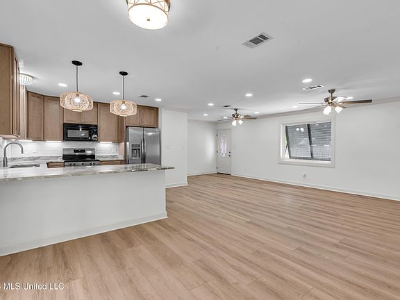 3rd image of 337 Saint George St