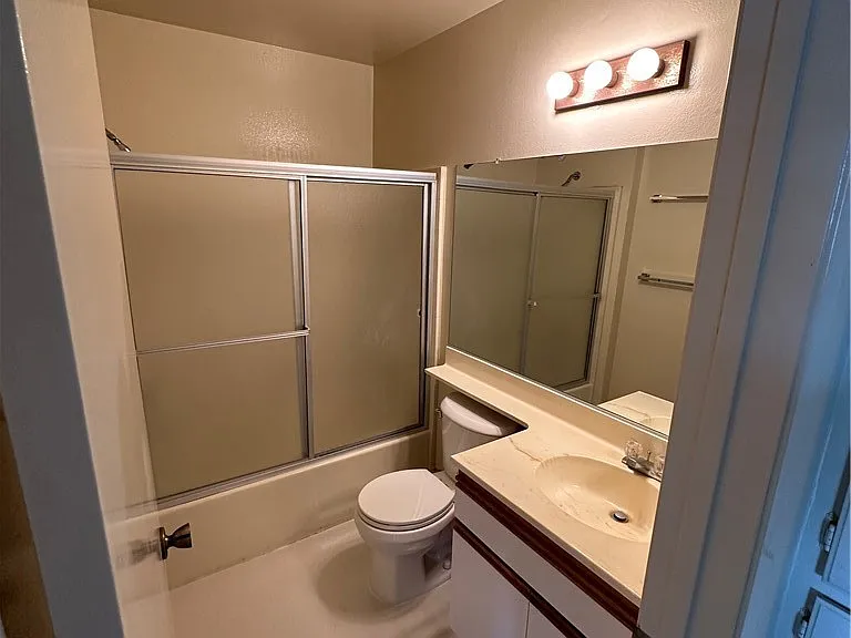 420 Milford St #F — Photo 18