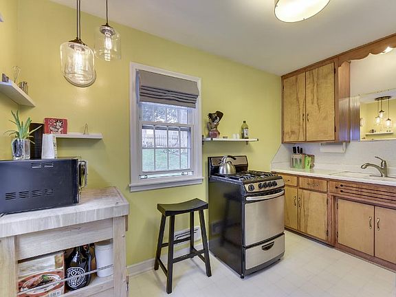 5th image of 2519 Johnson St NE