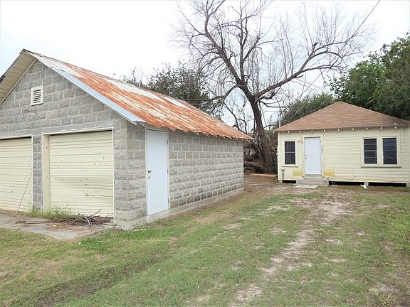 4th image of 1003 E Bowie St