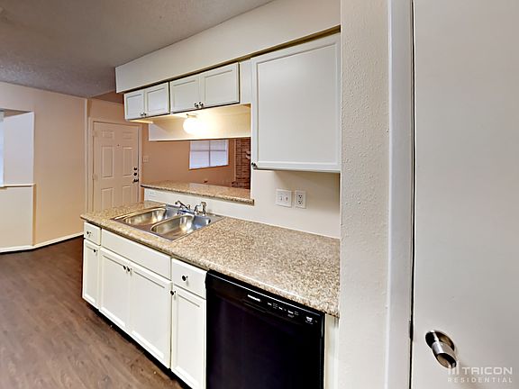 5th image of 6723 Winding Trace Dr