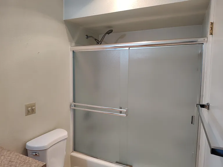 Full tub/shower with heat light and fan