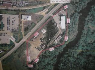 381 Hawkeye Downs Rd SW, Cedar Rapids, IA 52404