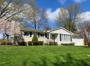 2674 Mandale Ln, West Bloomfield, MI