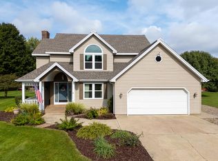 48995 Hickory Ln, Mattawan, MI 49071